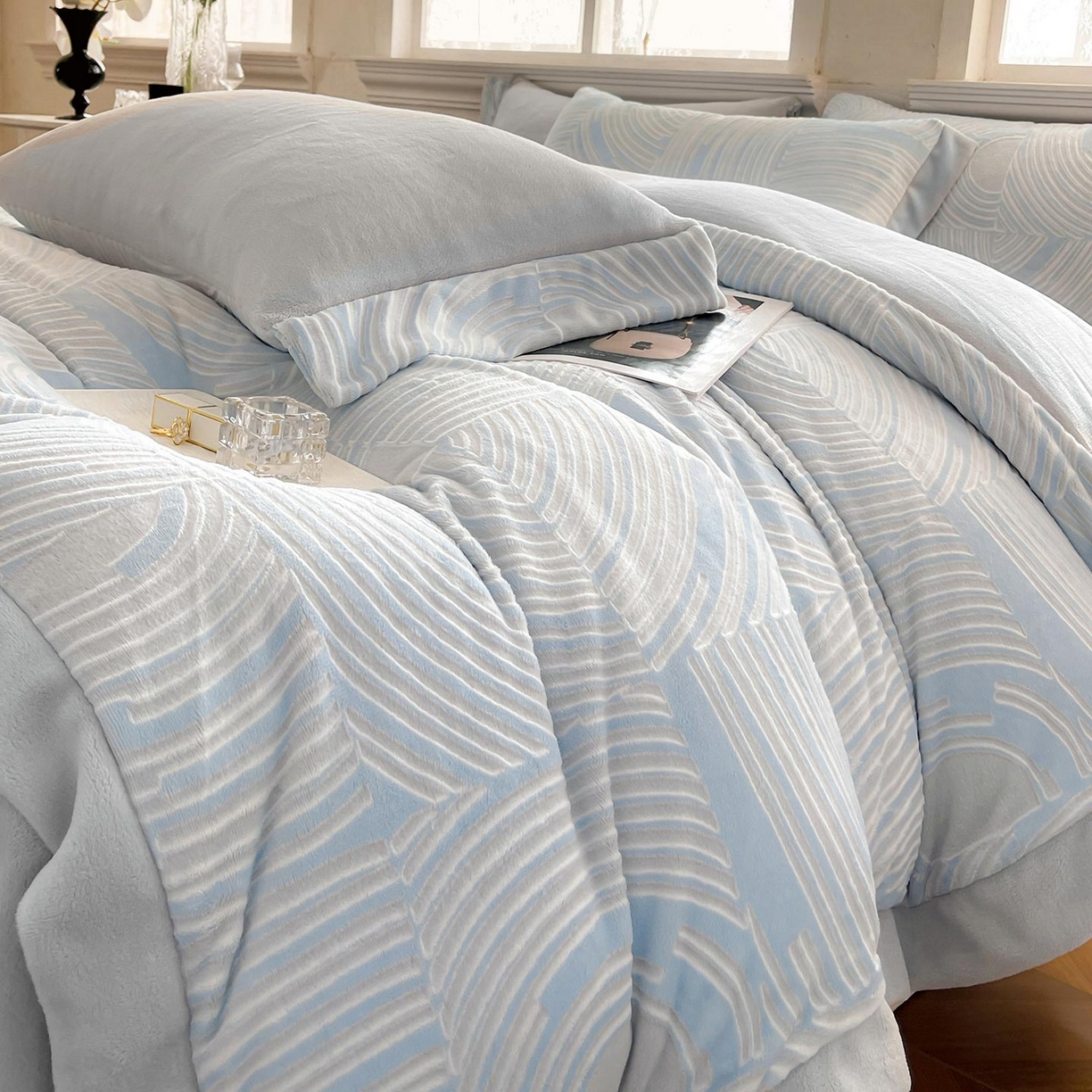 91家纺网 家纺一手货源 找家纺 （总）2025冬季热款A类加厚雕花牛奶绒四件套双面保暖刺绣被套珊瑚绒床单床上用品