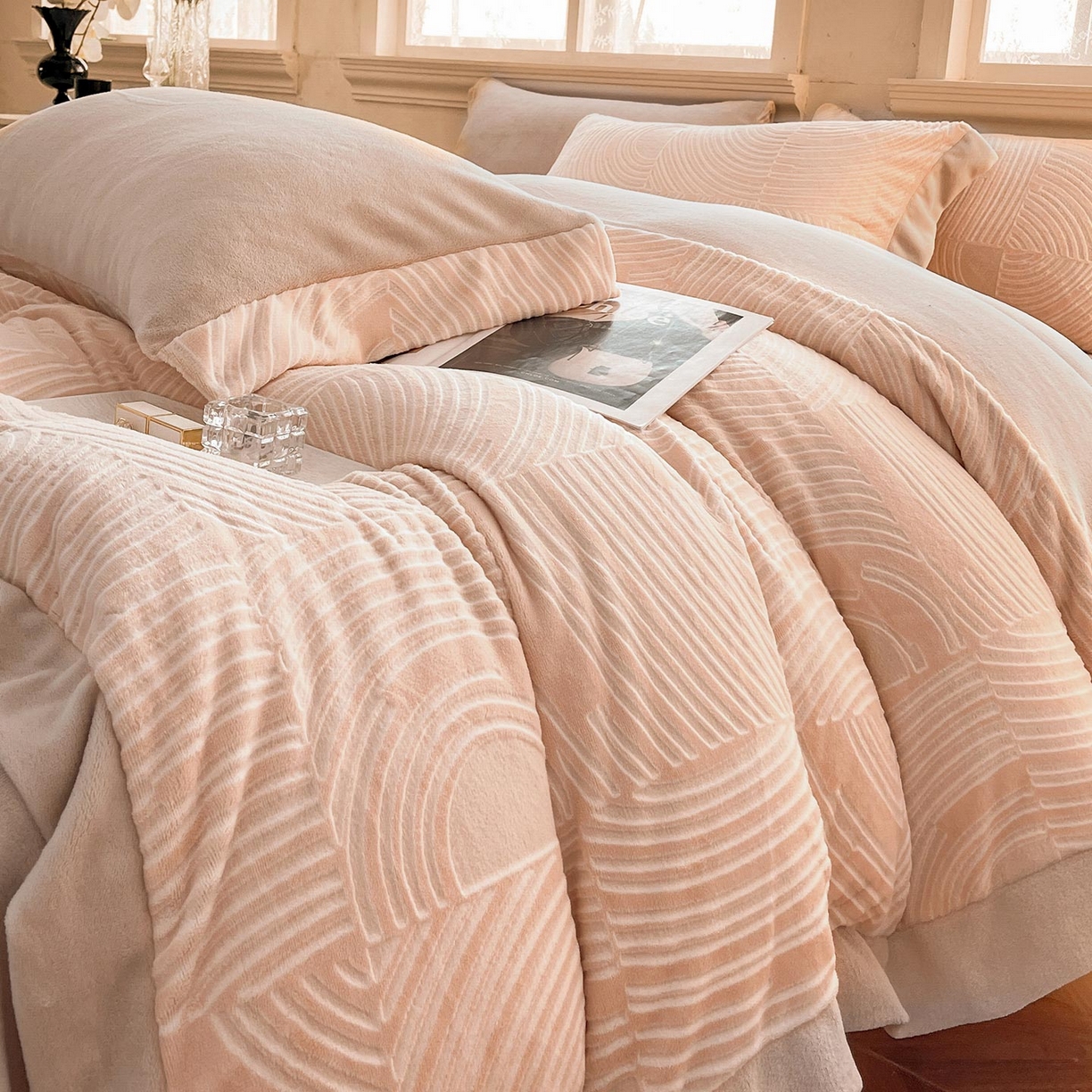 91家纺网 家纺一手货源 找家纺 （总）2025冬季热款A类加厚雕花牛奶绒四件套双面保暖刺绣被套珊瑚绒床单床上用品