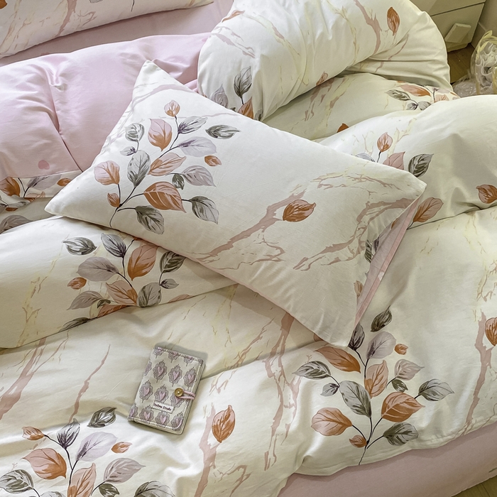 91家纺网 家纺一手货源 找家纺 红日子纺织品 2025新款12868全棉印花系列四件套 泊影枫叶