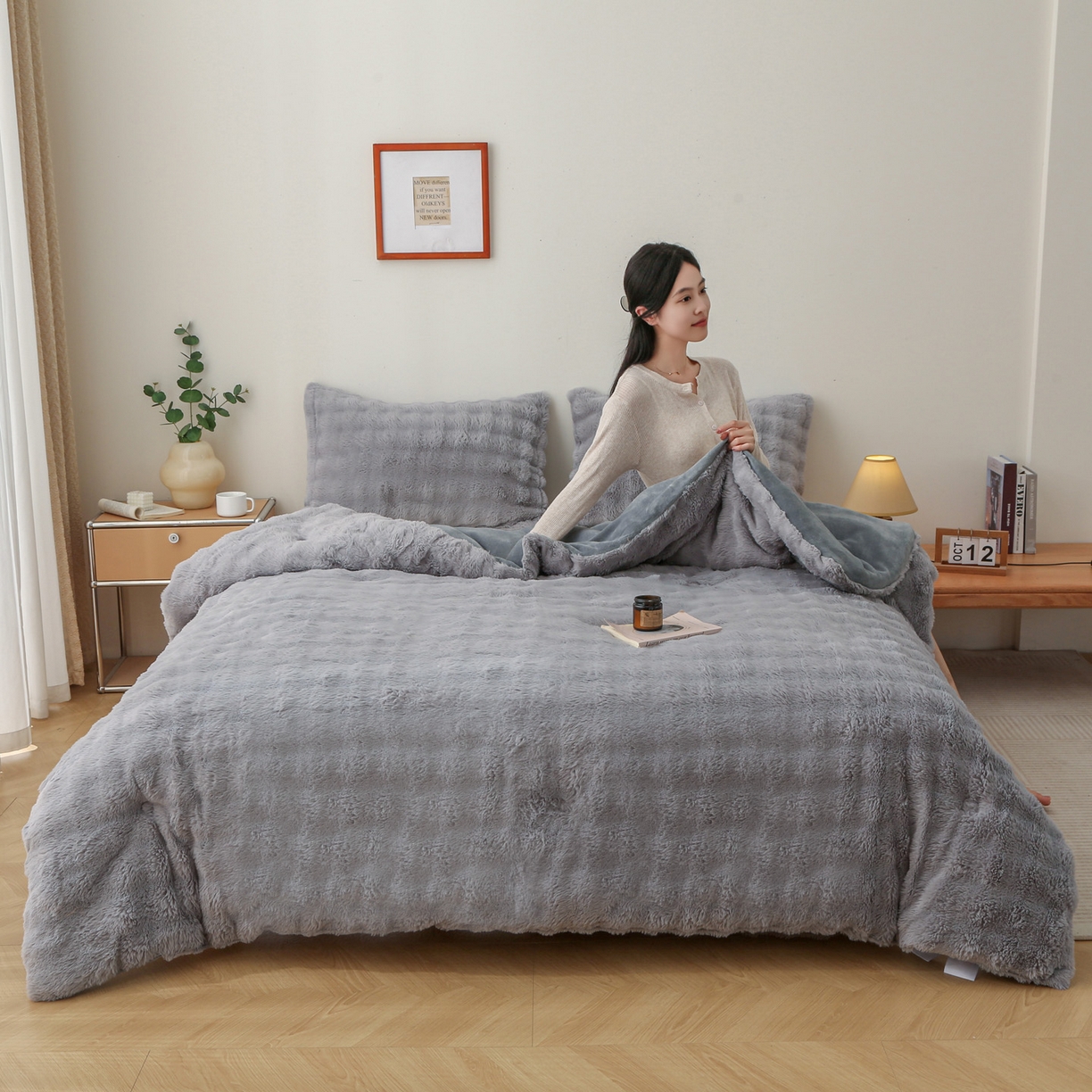 91家纺网 家纺一手货源 找家纺 亚龙工厂店 2025新款亲肤舒适兔兔绒被子被芯三件套灰色