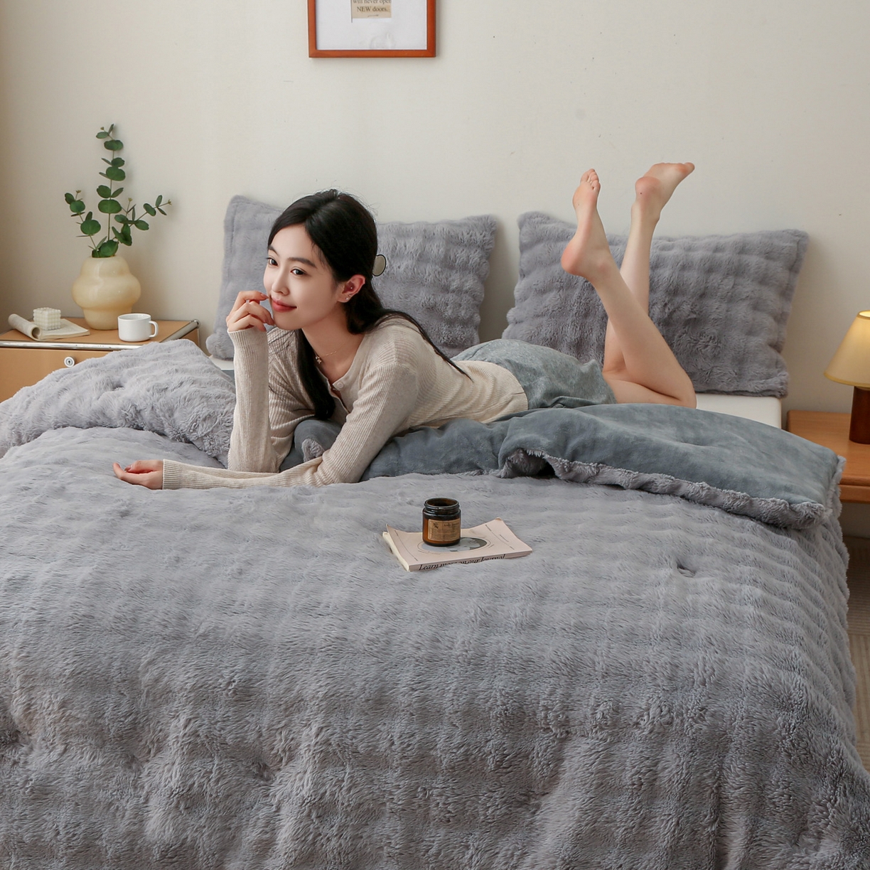 91家纺网 家纺一手货源 找家纺 亚龙工厂店 2025新款亲肤舒适兔兔绒被子被芯三件套灰色