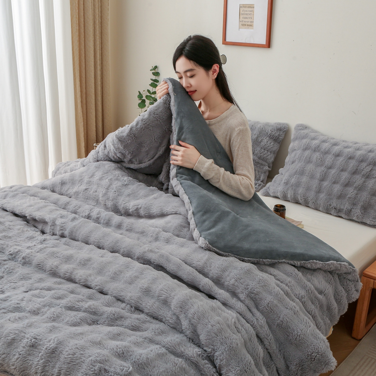 91家纺网 家纺一手货源 找家纺 亚龙工厂店 2025新款亲肤舒适兔兔绒被子被芯三件套灰色