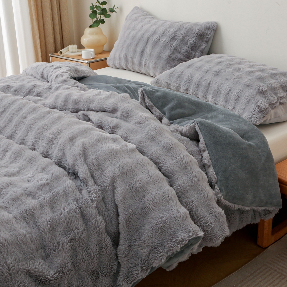 91家纺网 家纺一手货源 找家纺 亚龙工厂店 2025新款亲肤舒适兔兔绒被子被芯三件套灰色