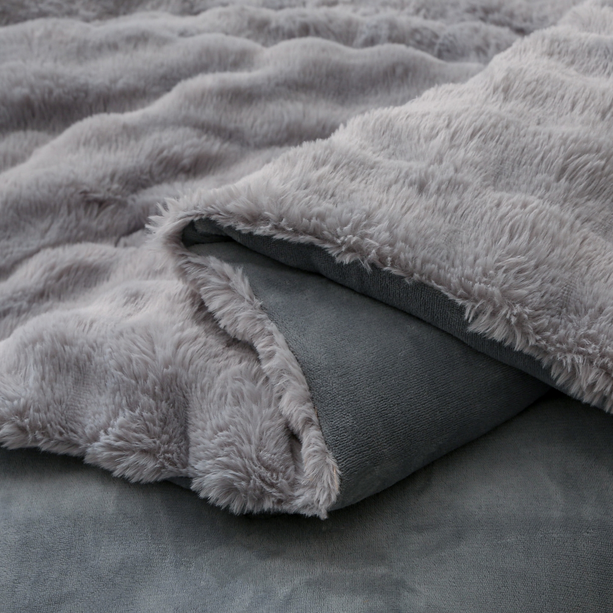 91家纺网 家纺一手货源 找家纺 亚龙工厂店 2025新款亲肤舒适兔兔绒被子被芯三件套灰色