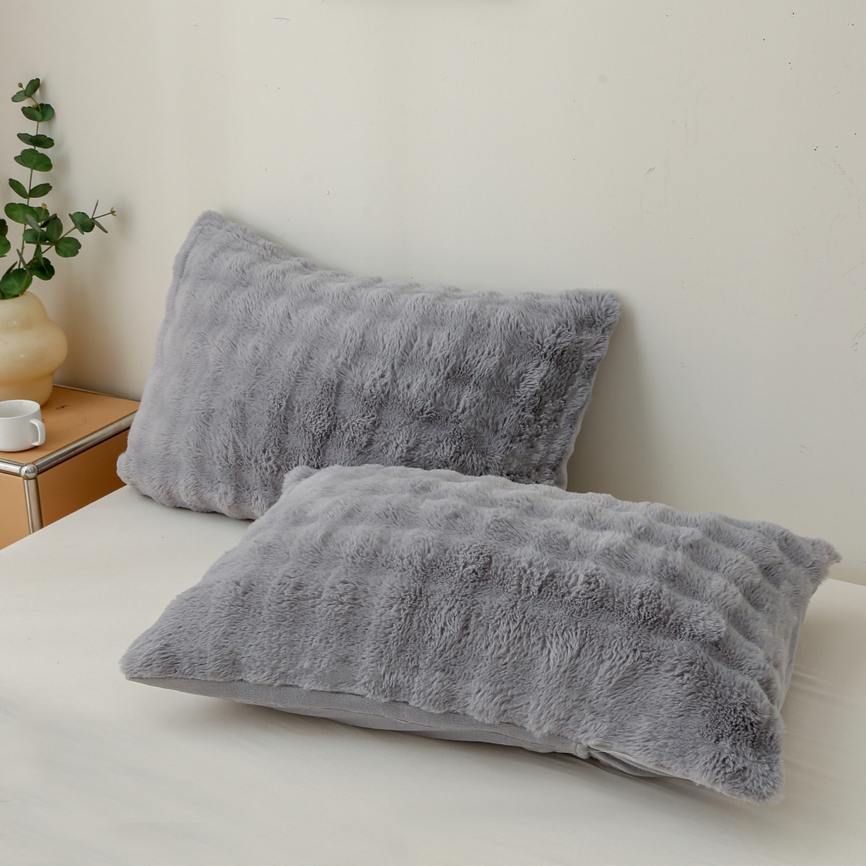 91家纺网 家纺一手货源 找家纺 亚龙工厂店 2025新款亲肤舒适兔兔绒被子被芯三件套灰色