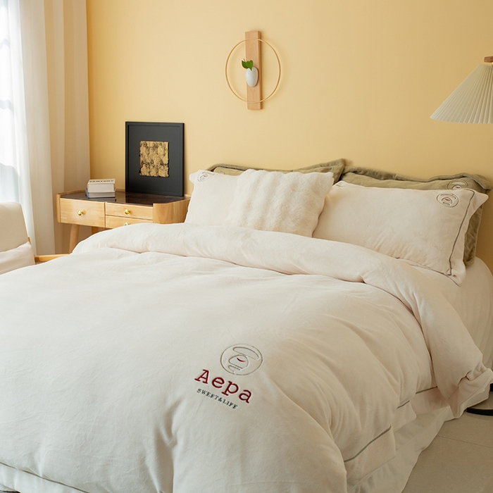 91家纺网 家纺一手货源 找家纺 （总）芯丝路枕业 2025新款蚕丝棉四件套系列-彩虹光圈