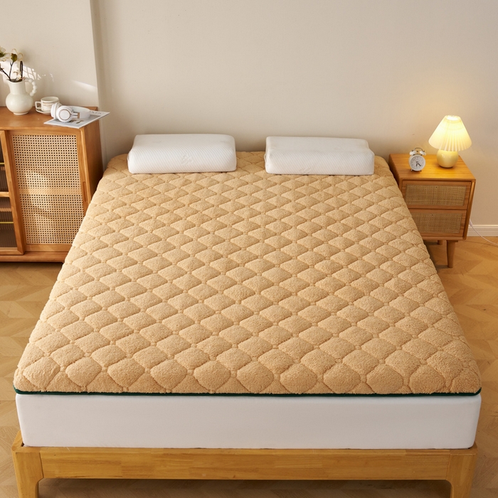 91家纺网 家纺一手货源 找家纺 芊梵床垫 2025新款5D网格布单边硬质棉羊羔绒床垫系列 羊羔绒-暖咖