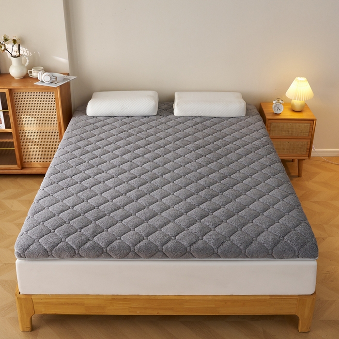 91家纺网 家纺一手货源 找家纺 芊梵床垫 2025新款5D网格布单边硬质棉羊羔绒床垫系列 羊羔绒-高级灰