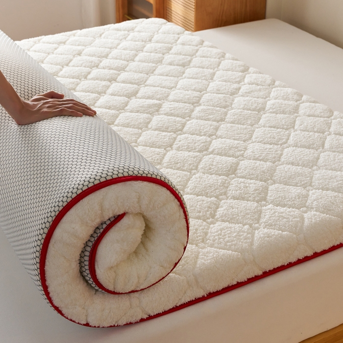 91家纺网 家纺一手货源 找家纺 芊梵床垫 2025新款5D网格布单边硬质棉羊羔绒床垫系列 羊羔绒-红白