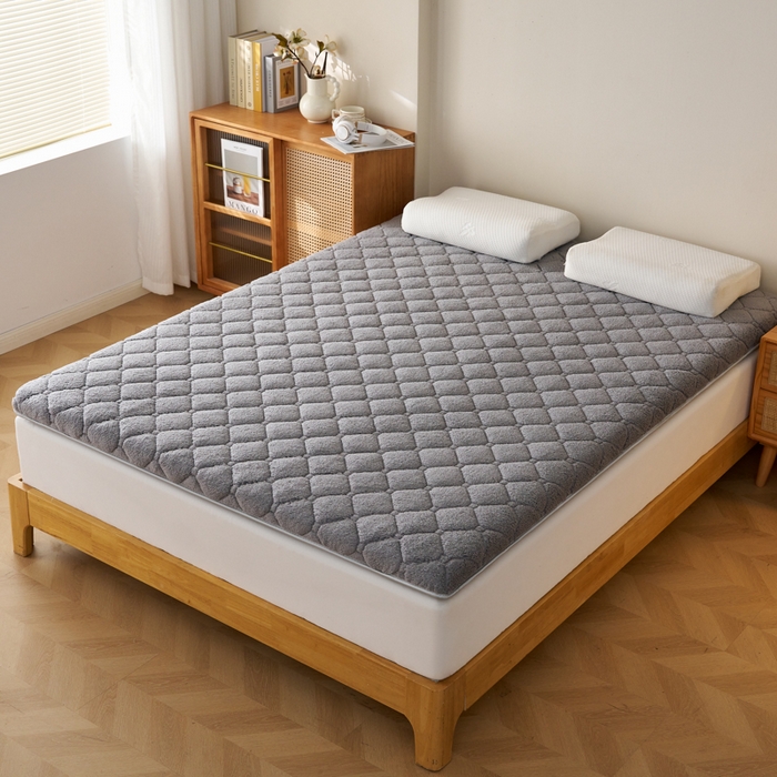 91家纺网 家纺一手货源 找家纺 芊梵床垫 2025新款5D网格布单边硬质棉羊羔绒床垫系列 羊羔绒-高级灰