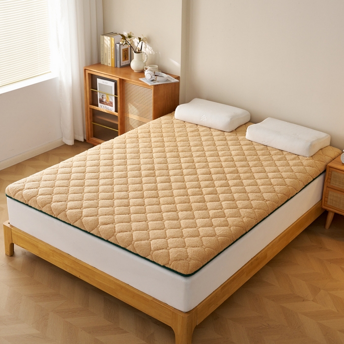 91家纺网 家纺一手货源 找家纺 芊梵床垫 2025新款5D网格布单边硬质棉羊羔绒床垫系列 羊羔绒-暖咖