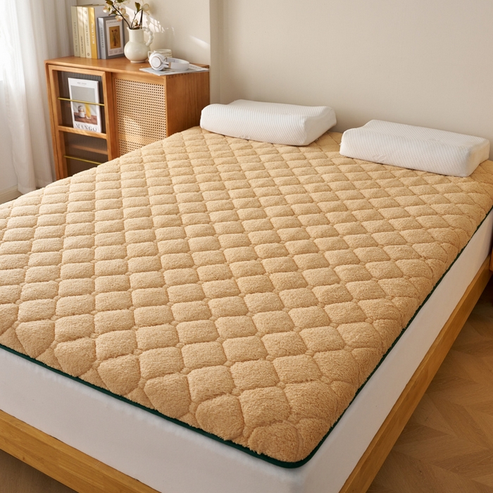 91家纺网 家纺一手货源 找家纺 芊梵床垫 2025新款5D网格布单边硬质棉羊羔绒床垫系列 羊羔绒-暖咖