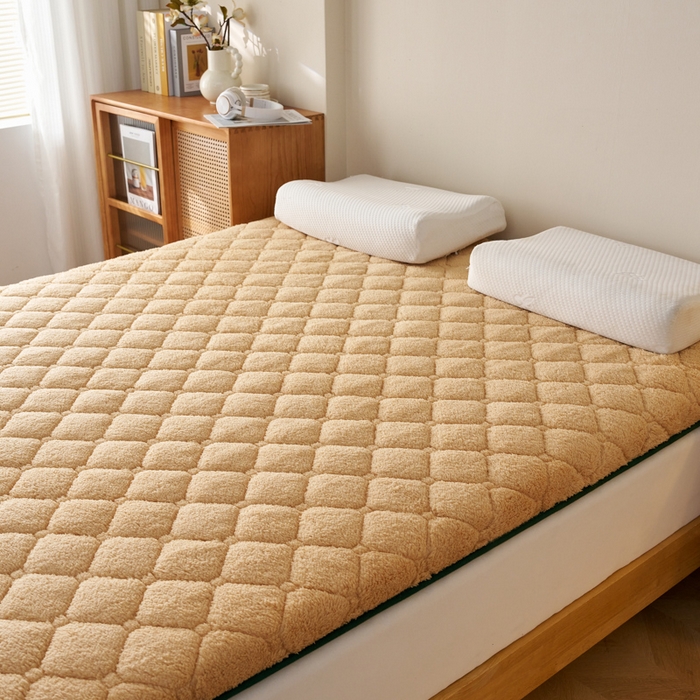 91家纺网 家纺一手货源 找家纺 芊梵床垫 2025新款5D网格布单边硬质棉羊羔绒床垫系列 羊羔绒-暖咖