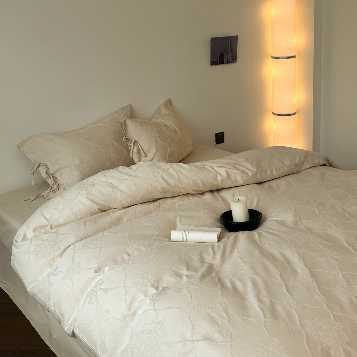 91家纺网 家纺一手货源 找家纺 简纯主义 2025新款A类磨毛浮雕提花四件套-图二 花予白