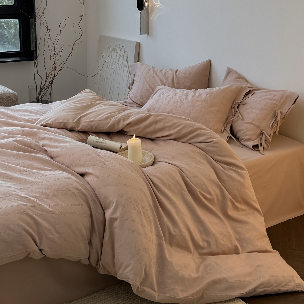 91家纺网 家纺一手货源 找家纺 简纯主义 2025新款A类磨毛浮雕提花四件套-图二 花轻粉