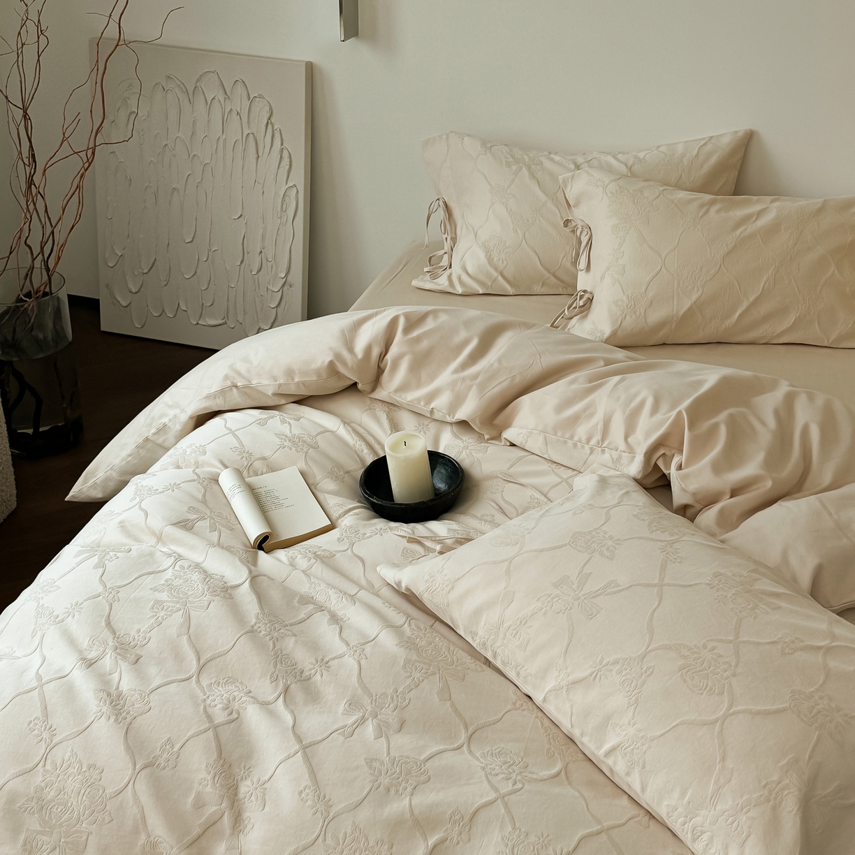 91家纺网 家纺一手货源 找家纺 简纯主义 2025新款A类磨毛浮雕提花四件套-图二 花予白