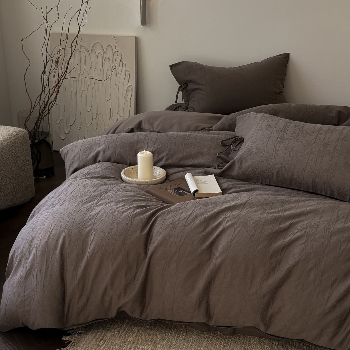 91家纺网 家纺一手货源 找家纺 简纯主义 2025新款A类磨毛浮雕提花四件套-图二 竹墨咖