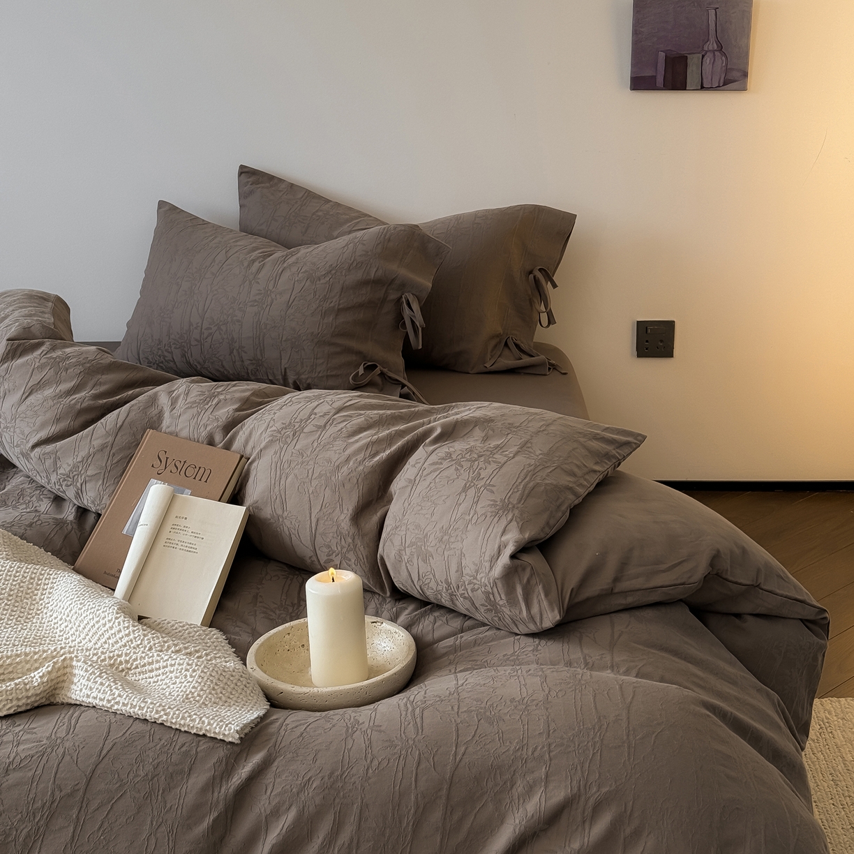 91家纺网 家纺一手货源 找家纺 简纯主义 2025新款A类磨毛浮雕提花四件套-图二 竹墨咖