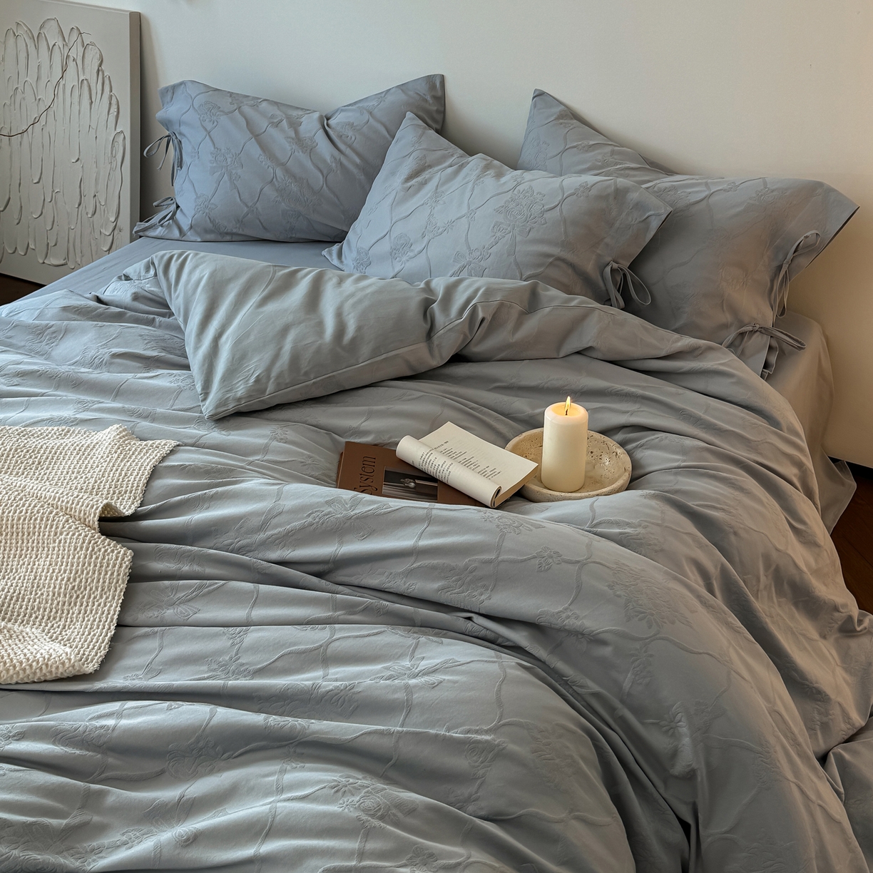 91家纺网 家纺一手货源 找家纺 简纯主义 2025新款A类磨毛浮雕提花四件套-图二 花予蓝