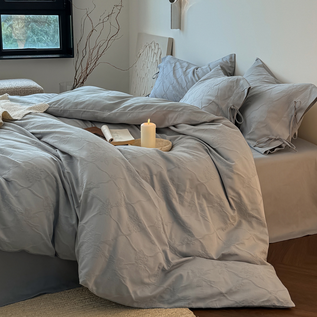 91家纺网 家纺一手货源 找家纺 简纯主义 2025新款A类磨毛浮雕提花四件套-图二 花予蓝