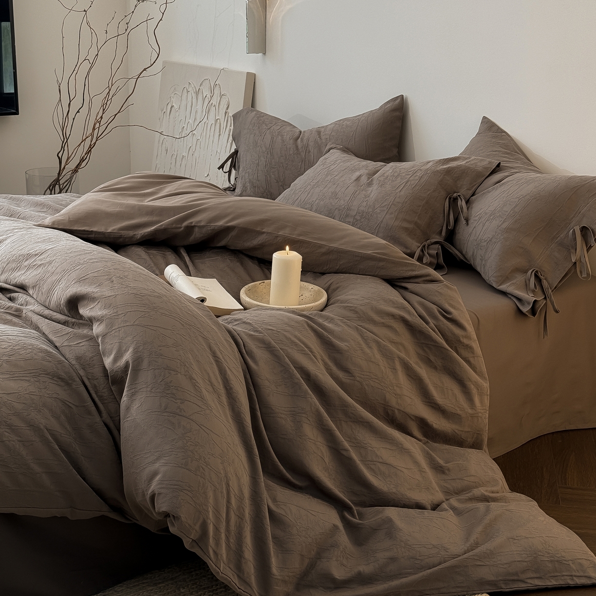 91家纺网 家纺一手货源 找家纺 简纯主义 2025新款A类磨毛浮雕提花四件套-图二 竹墨咖