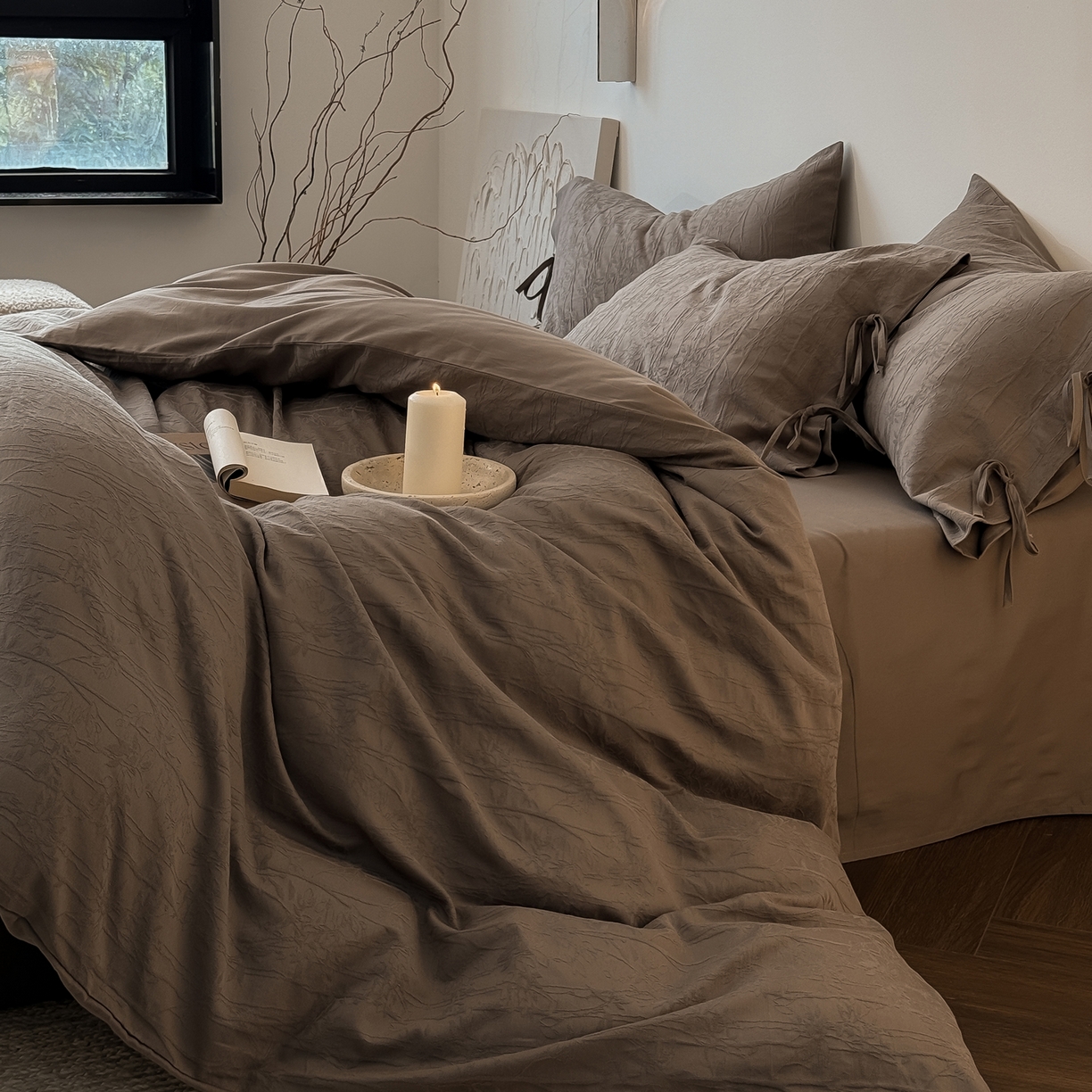 91家纺网 家纺一手货源 找家纺 简纯主义 2025新款A类磨毛浮雕提花四件套-图二 竹墨咖