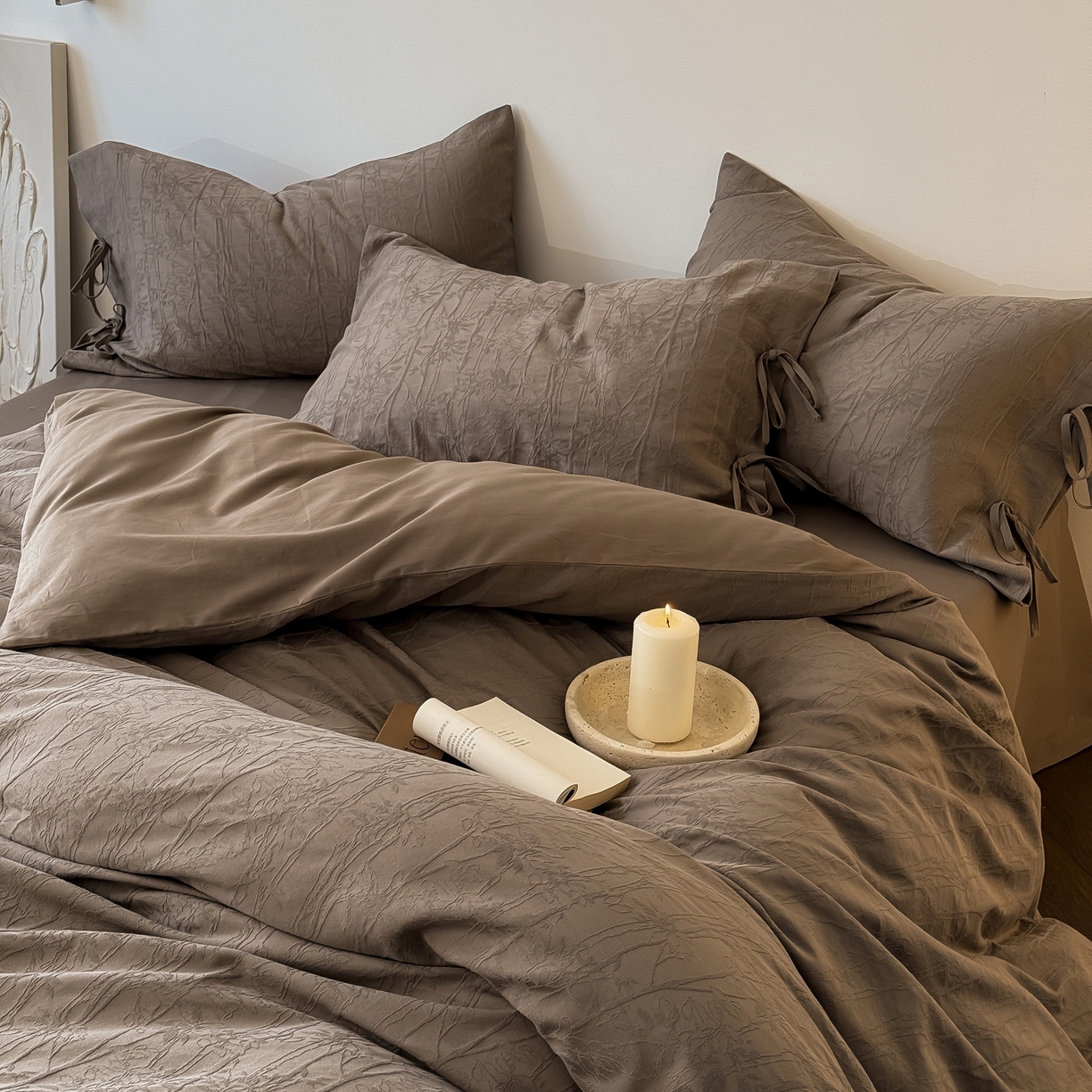 91家纺网 家纺一手货源 找家纺 简纯主义 2025新款A类磨毛浮雕提花四件套-图二 竹墨咖