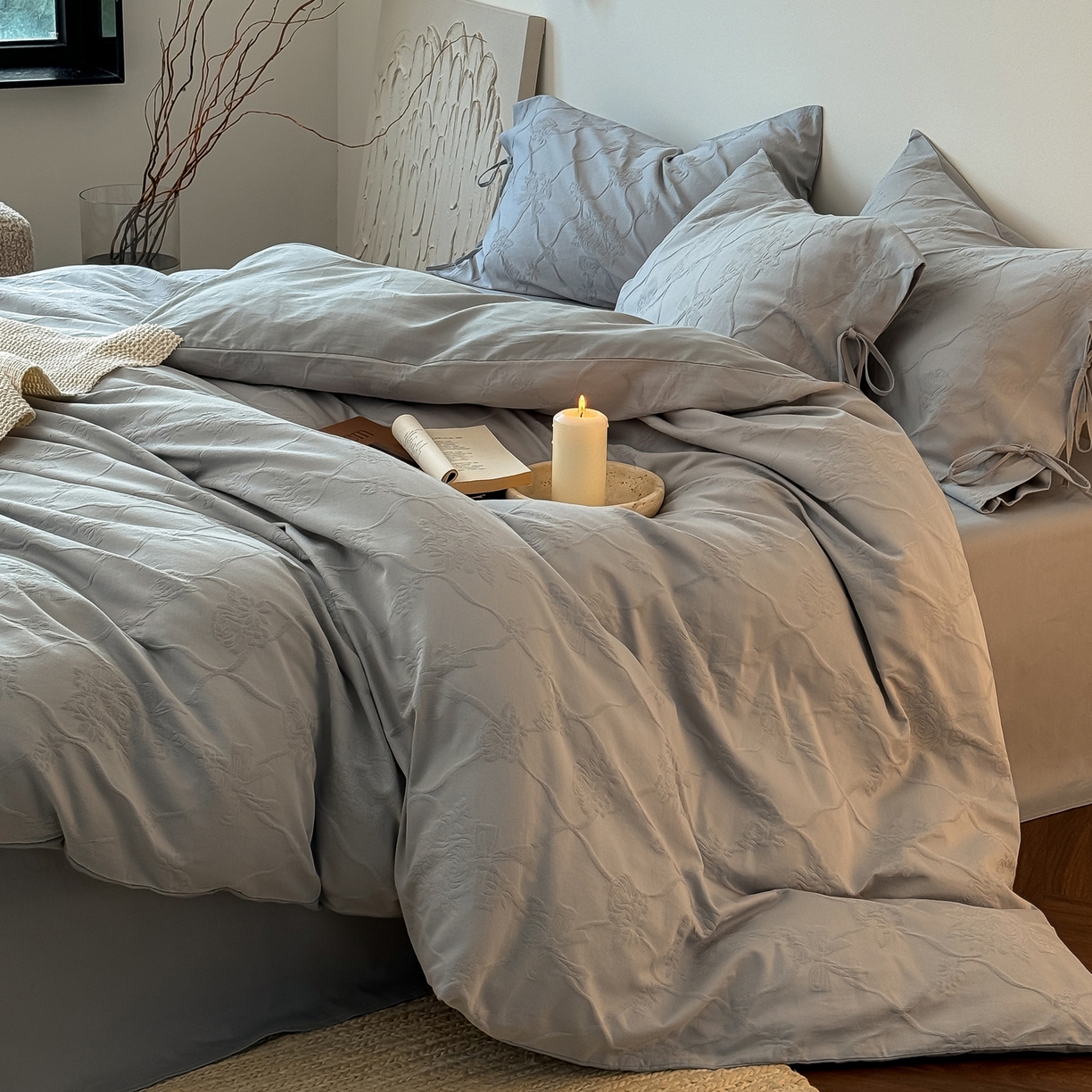 91家纺网 家纺一手货源 找家纺 简纯主义 2025新款A类磨毛浮雕提花四件套-图二 花予蓝