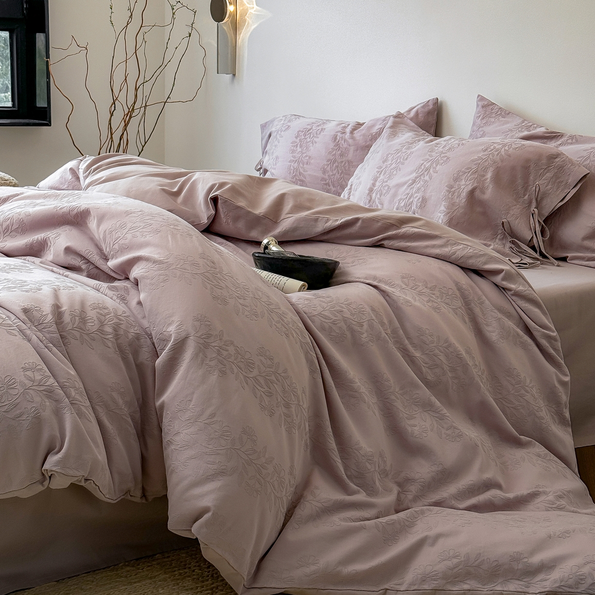 91家纺网 家纺一手货源 找家纺 简纯主义 2025新款A类磨毛浮雕提花四件套-图二 漫漫紫