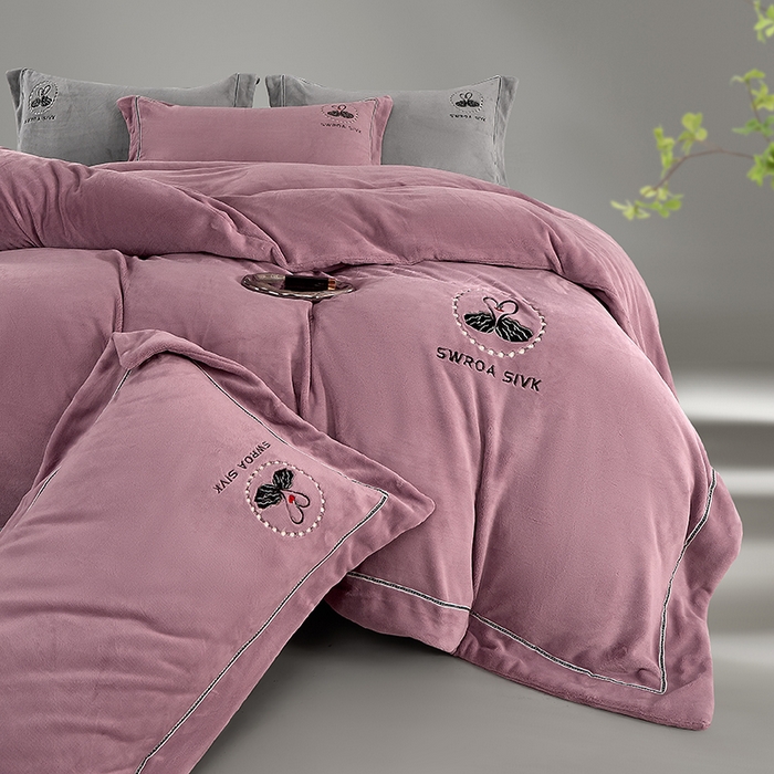 91家纺网 家纺一手货源 找家纺 （总）芯丝路枕业 2025新款蚕丝棉四件套系列-暗羽