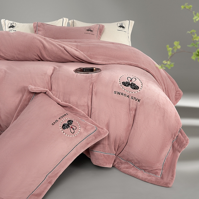 91家纺网 家纺一手货源 找家纺 （总）芯丝路枕业 2025新款蚕丝棉四件套系列-暗羽