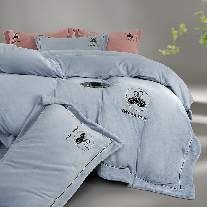 91家纺网 家纺一手货源 找家纺 （总）芯丝路枕业 2025新款蚕丝棉四件套系列-暗羽