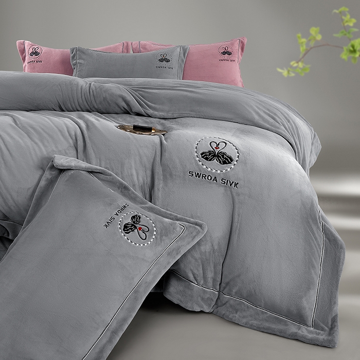 91家纺网 家纺一手货源 找家纺 （总）芯丝路枕业 2025新款蚕丝棉四件套系列-暗羽