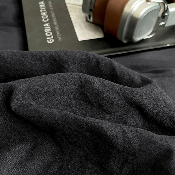 91家纺网 家纺一手货源 找家纺 梦卓家纺 2025爆款ins风超柔褶皱亲肤磨毛水洗棉四件套 骑士黑