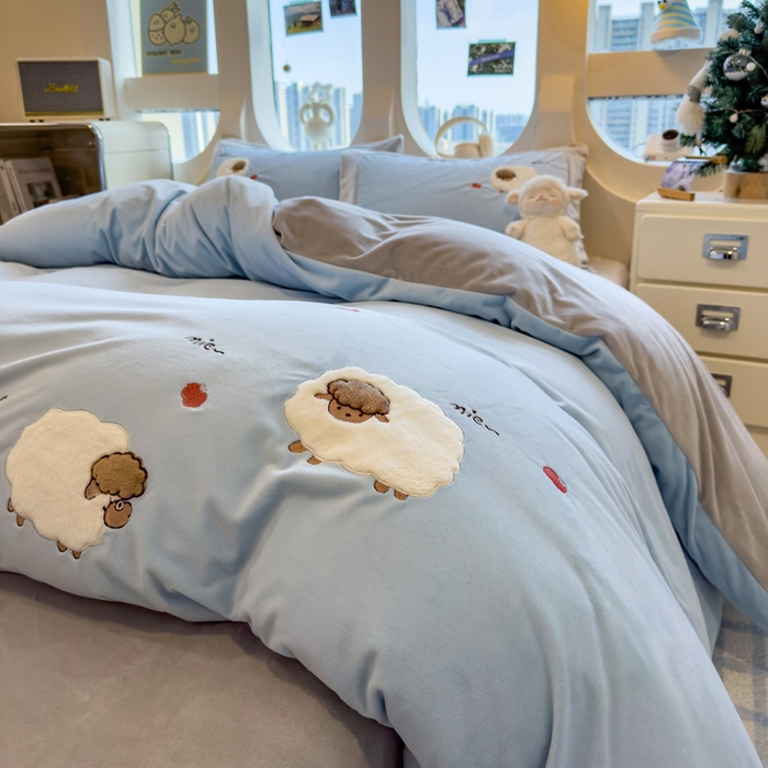 91家纺网 家纺一手货源 找家纺 席世家 2025新款婴儿绒贴布绣四件套 泡芙小羊