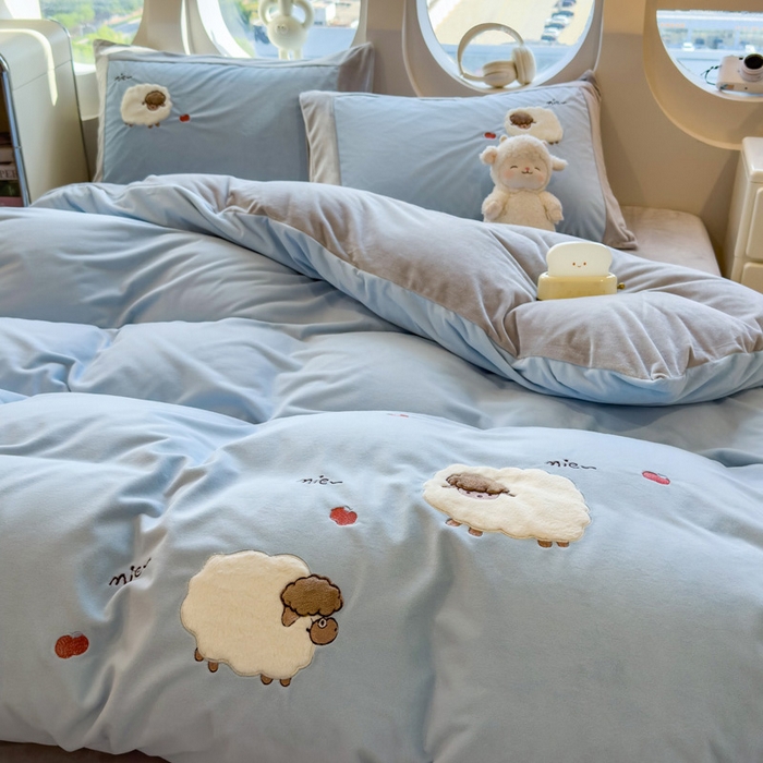 91家纺网 家纺一手货源 找家纺 席世家 2025新款婴儿绒贴布绣四件套 泡芙小羊