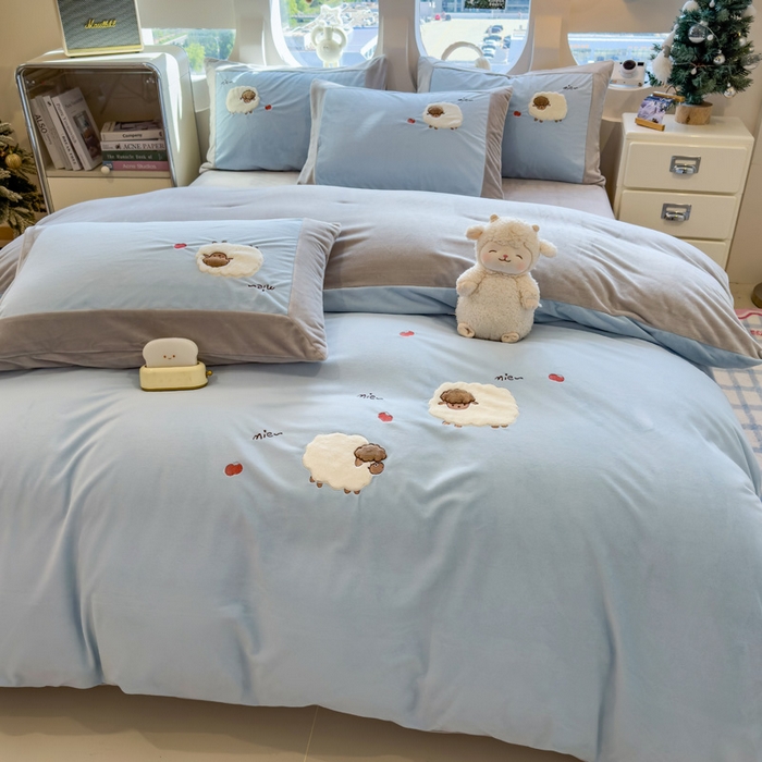 91家纺网 家纺一手货源 找家纺 席世家 2025新款婴儿绒贴布绣四件套 泡芙小羊