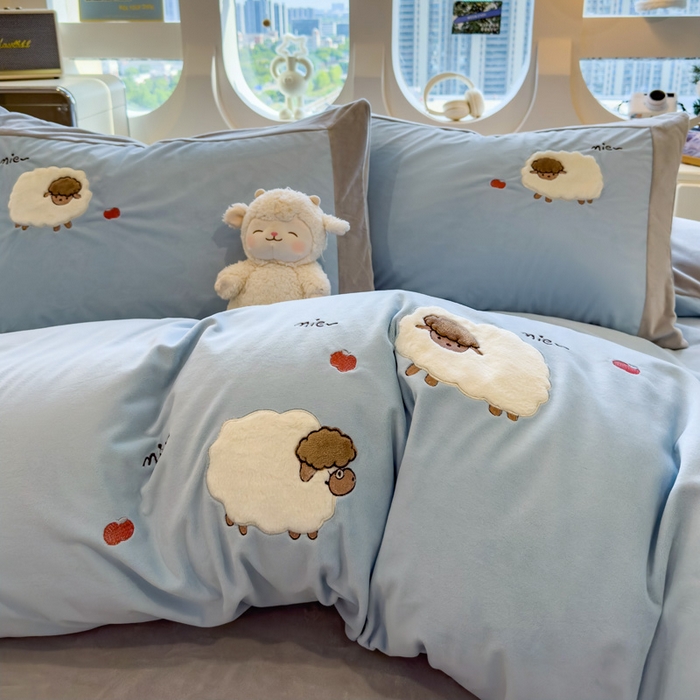 91家纺网 家纺一手货源 找家纺 席世家 2025新款婴儿绒贴布绣四件套 泡芙小羊