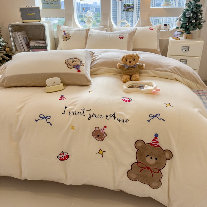 91家纺网 家纺一手货源 找家纺 席世家 2025新款婴儿绒贴布绣四件套 蛋糕熊