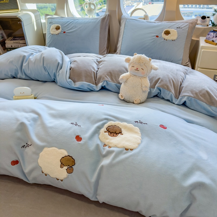 91家纺网 家纺一手货源 找家纺 席世家 2025新款婴儿绒贴布绣四件套 泡芙小羊