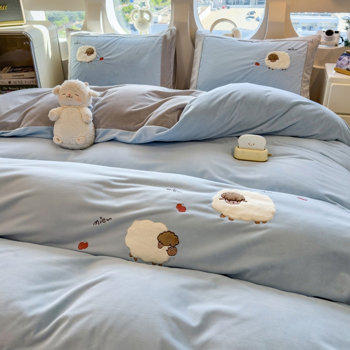 91家纺网 家纺一手货源 找家纺 席世家 2025新款婴儿绒贴布绣四件套 泡芙小羊