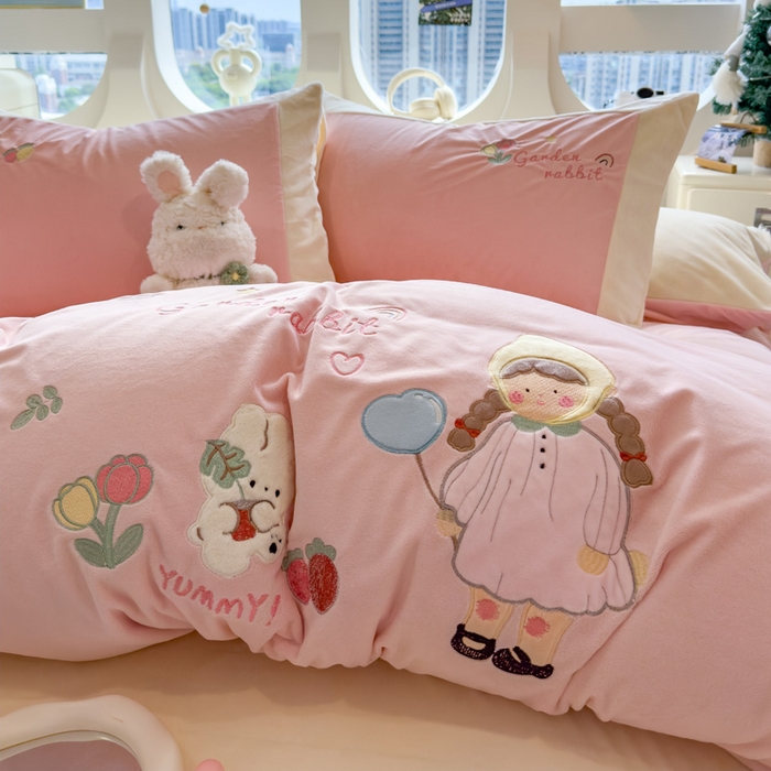 91家纺网 家纺一手货源 找家纺 席世家 2025新款婴儿绒贴布绣四件套 小女孩