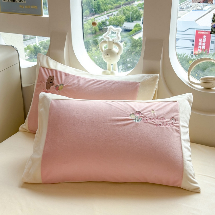 91家纺网 家纺一手货源 找家纺 席世家 2025新款婴儿绒贴布绣四件套 小女孩