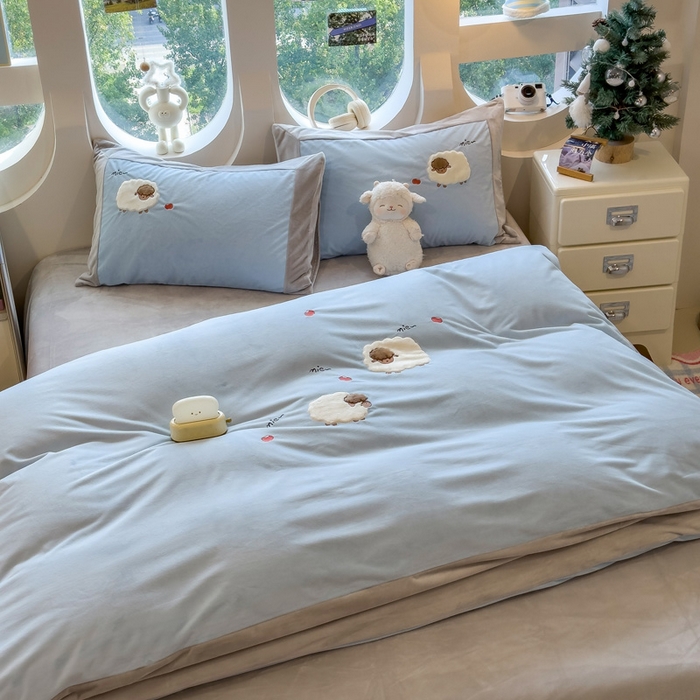 91家纺网 家纺一手货源 找家纺 席世家 2025新款婴儿绒贴布绣四件套 泡芙小羊