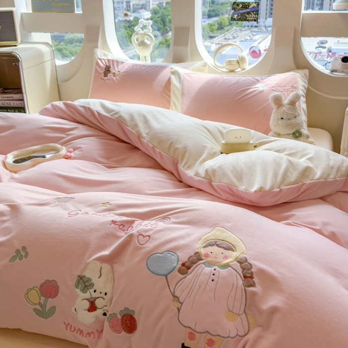 91家纺网 家纺一手货源 找家纺 席世家 2025新款婴儿绒贴布绣四件套 小女孩