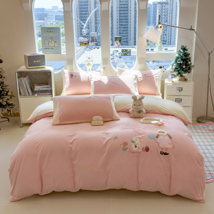 91家纺网 家纺一手货源 找家纺 席世家 2025新款婴儿绒贴布绣四件套 小女孩