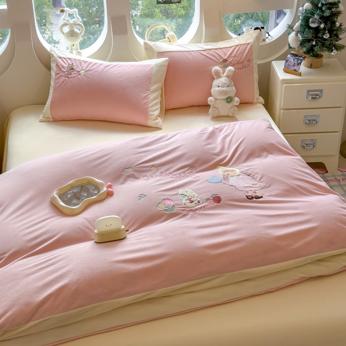 91家纺网 家纺一手货源 找家纺 席世家 2025新款婴儿绒贴布绣四件套 小女孩