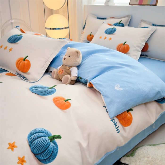 91家纺网 家纺一手货源 找家纺 2025新款直播爆款高克重植物羊绒四件套 南瓜派对