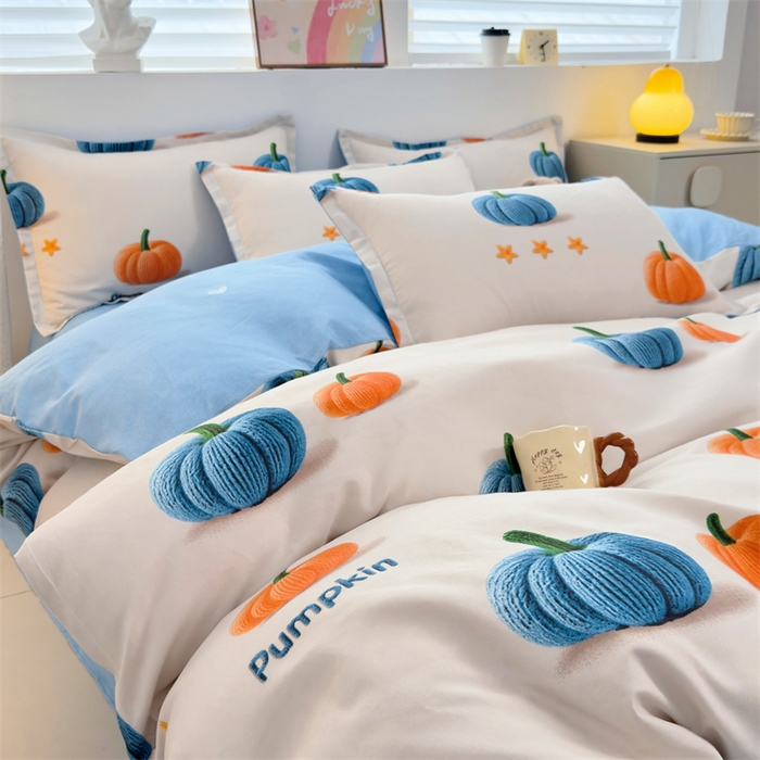 91家纺网 家纺一手货源 找家纺 2025新款直播爆款高克重植物羊绒四件套 南瓜派对