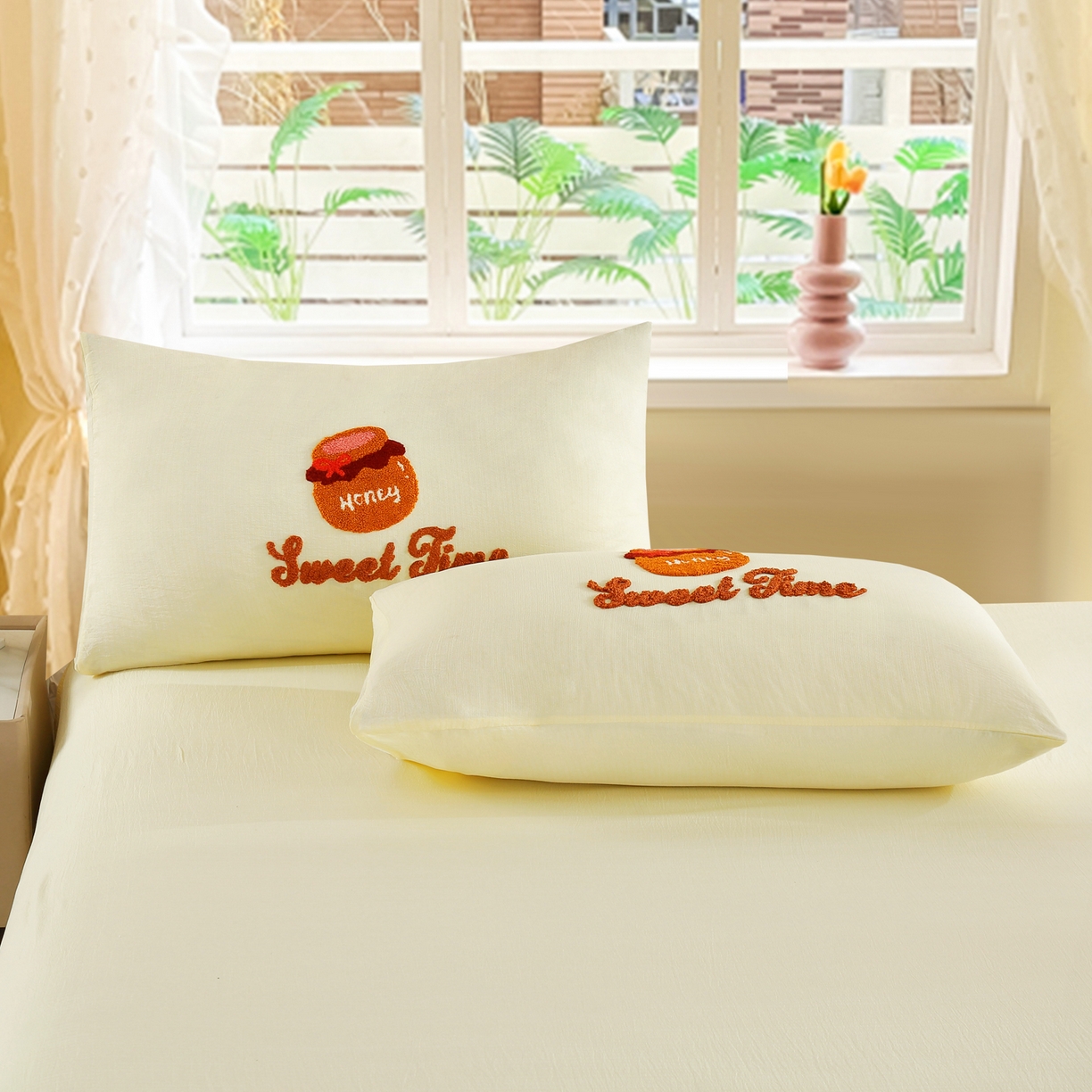 91家纺网 家纺一手货源 找家纺 恋之语 2025新款皱皱纱毛巾绣四件套及单被套系列-俏皮熊 俏皮熊-米白